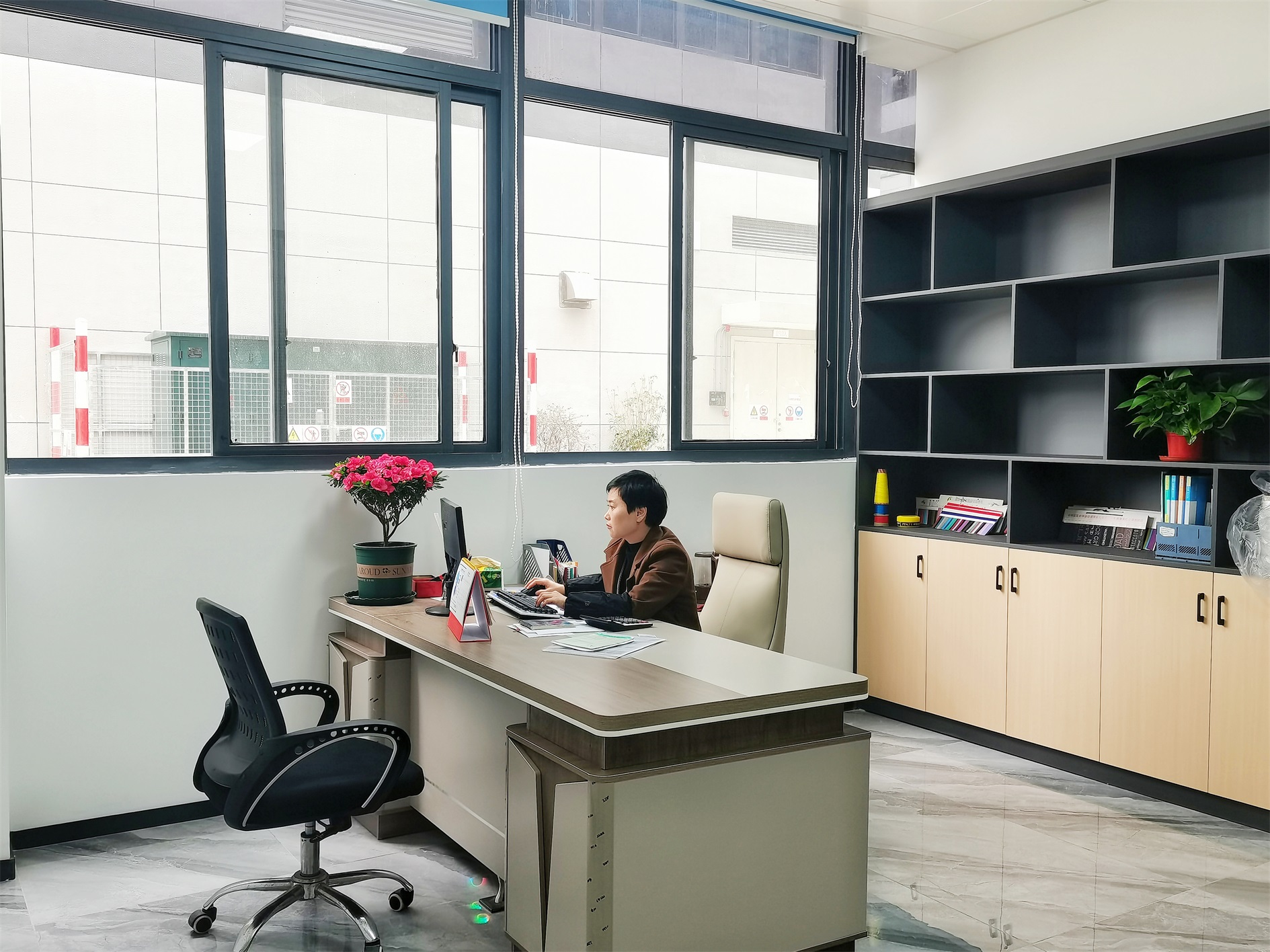 辦公區(qū)1.jpg